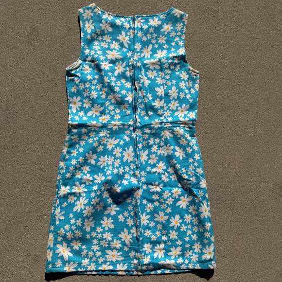 Vintage Floral Sleeveless Dress - Blue and White - Picture 2 of 6